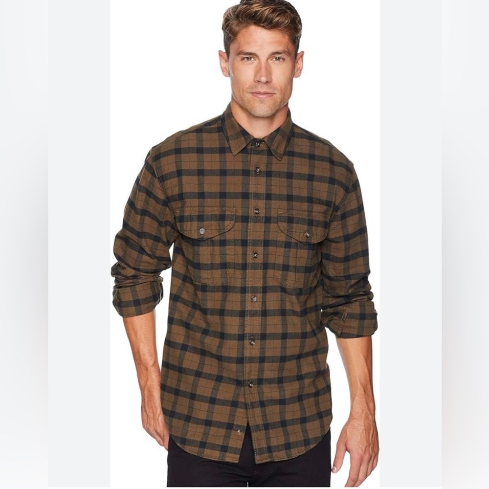 Duluth trading men’s‎ L  flannel long sleeve shirt with two front chest pockets